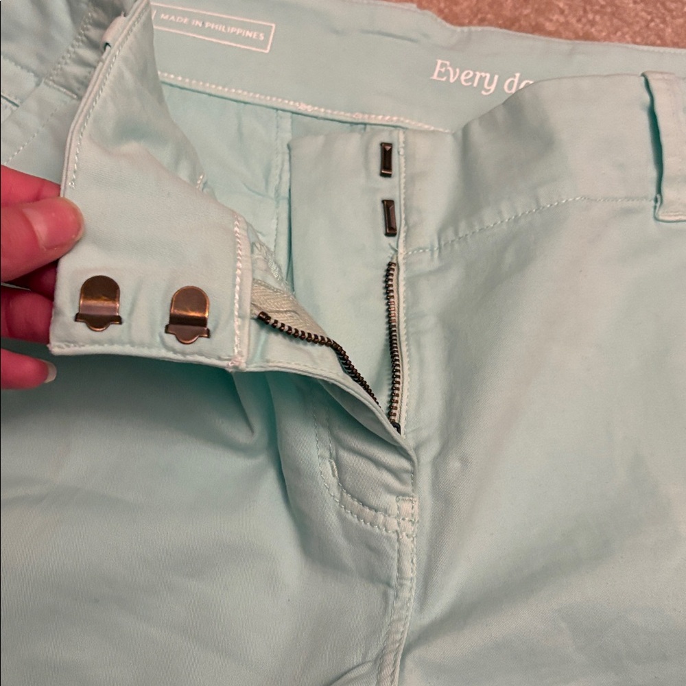 Vineyard vines women’s shorts - Picture 4 of 7